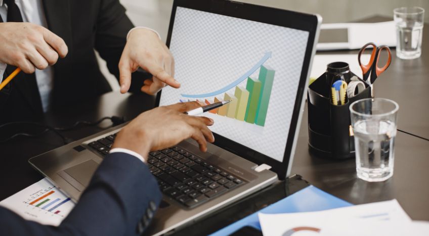 how can small businesses use financial data